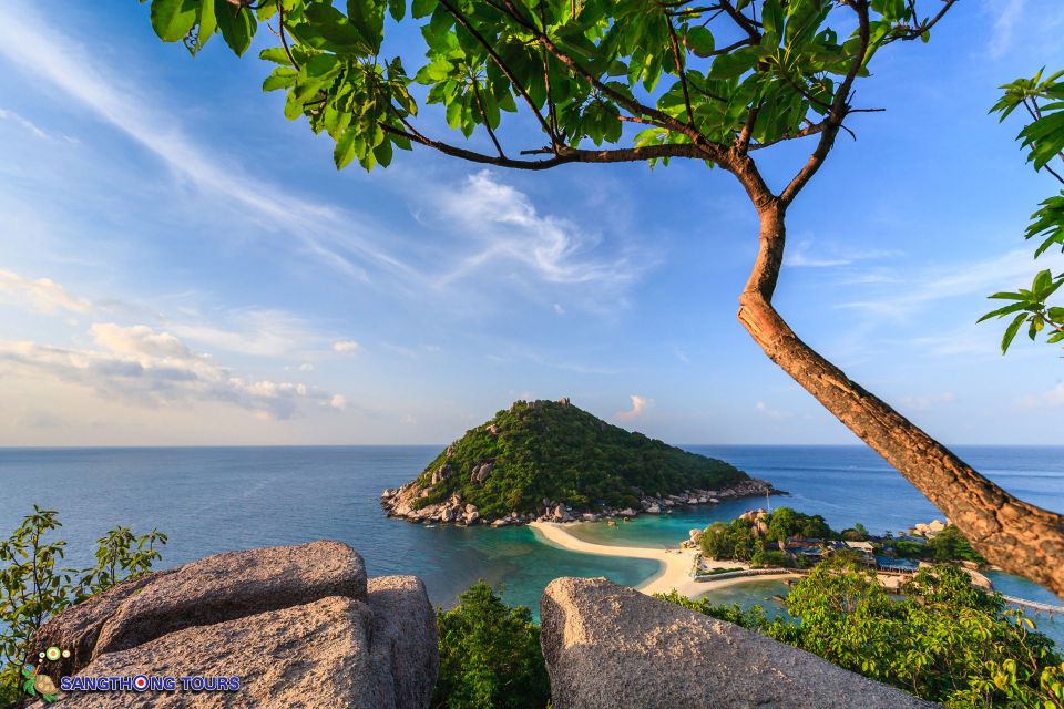 Koh Tao: Islands Snorkeling Highlights Day Tour & Lunch - Aow Luek: snorkeling at low tide-friendly depth and layered blues
