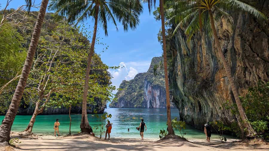 Koh Yao Yai/Noi: Private Longtail Boat Island Hopping Tour - Hong Lagoon and Hong Island: swimming in turquoise calm