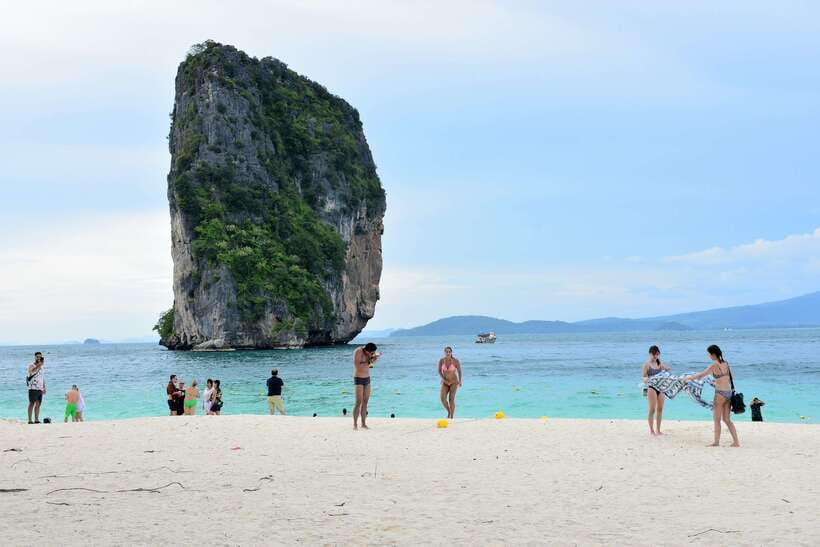 Krabi: 7 Islands Sunset Tour with Buffet Dinner & Snorkeling - Sunset Buffet on Koh Poda: What’s on the Plate and Why It Works