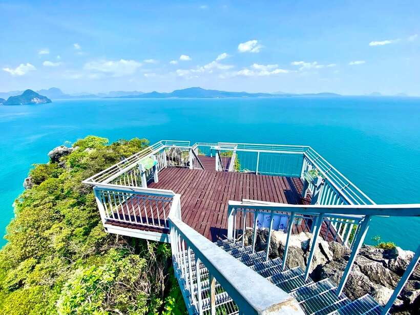 Krabi: Hong Island Longtail Boat & Kayak Tour w Buffet Lunch - Lunch at the Beach: Simple Thai Buffet Done Right