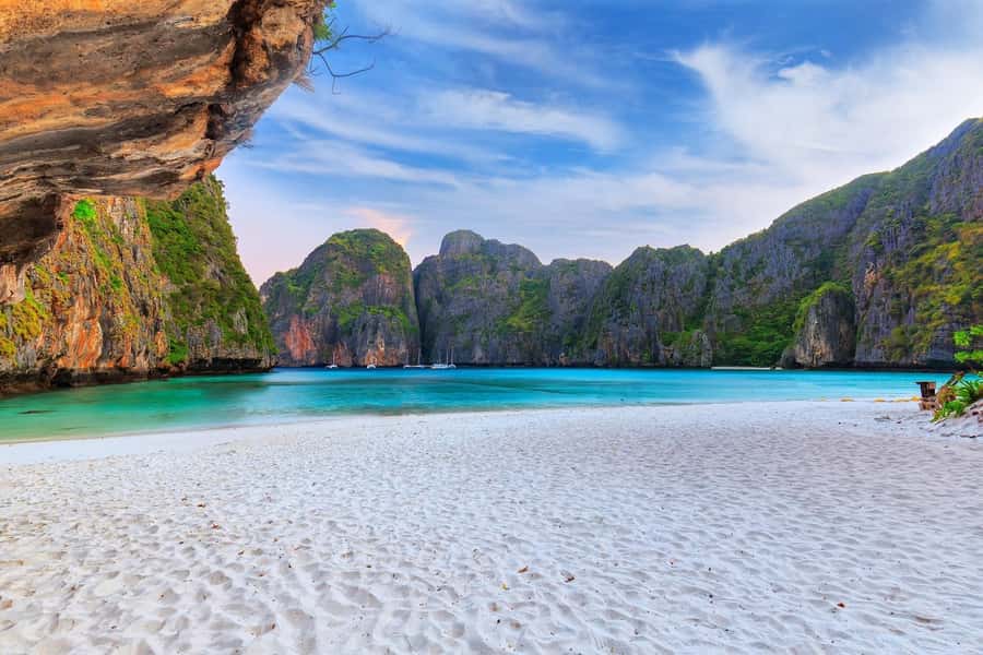Krabi: Phi Phi & 4 Islands Sunset Tour by Speedboat - Ko Phi Phi Don lunch at Arida Restaurant: filling, straightforward Thai