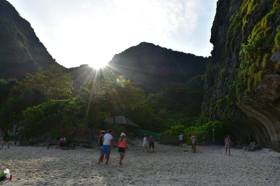 Krabi: Phi Phi Islands & Maya Bay Speedboat Tour with Lunch - Phi Phi Don Lunch: Buffet Lunch on Island Time
