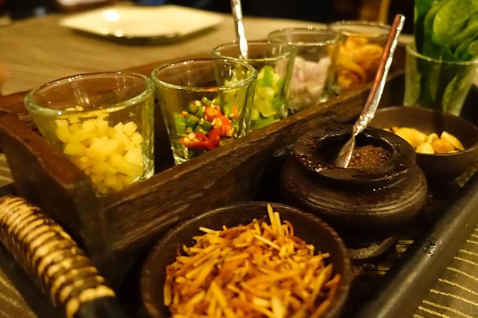 Manohra 5-Star Luxury Dinner Cruise with Pre-Canapés in Bangkok - Service and Atmosphere: Small-Group Calm Beats Big-Boat Chaos