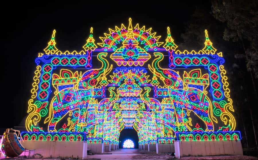 Phuket: Carnival Magic Ticket with Dinner and Transfer - The part that costs extra: games, photos, and shop spending