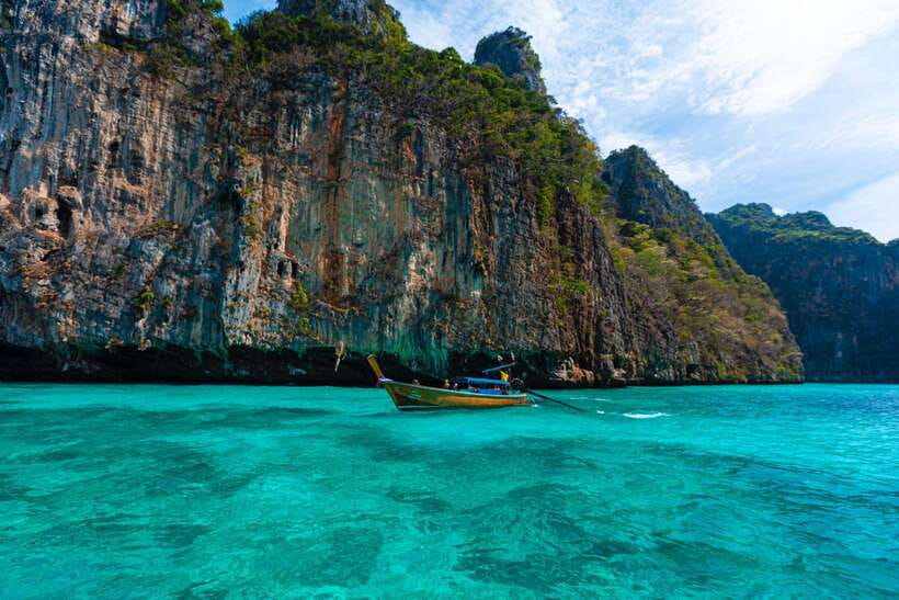 Phuket: PhiPhi, Maya Bay & Khai Island Day Tour with Lunch - Speedboat ride reality: 42 people, 3-engine boats, and bumpy water