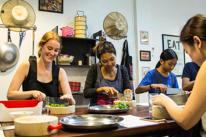 Pink Chili - Thai Cooking Class and Market Tour in Bangkok - Eating the Meal You Cook: Lunch or Dinner with the Right Kind of Confidence